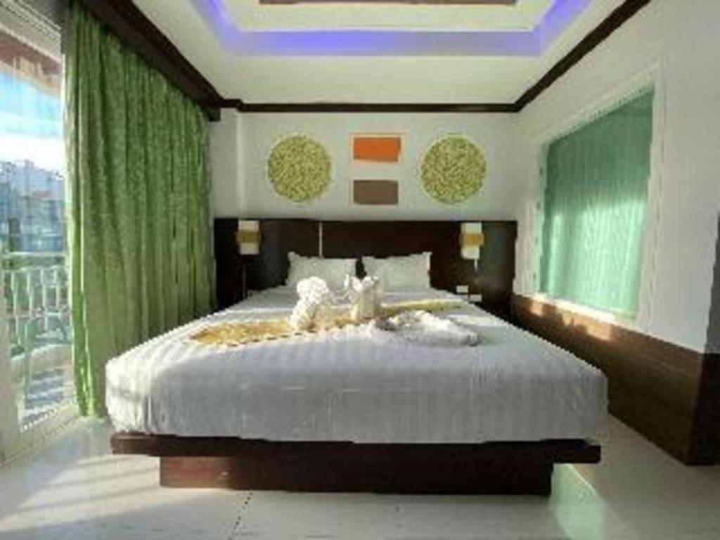 Azure Bangla Phuket Hotel Patong Exterior photo