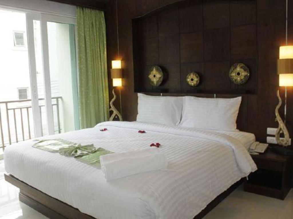 Azure Bangla Phuket Hotel Patong Exterior photo