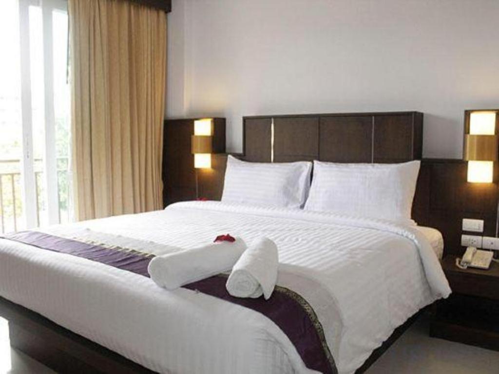 Azure Bangla Phuket Hotel Patong Exterior photo