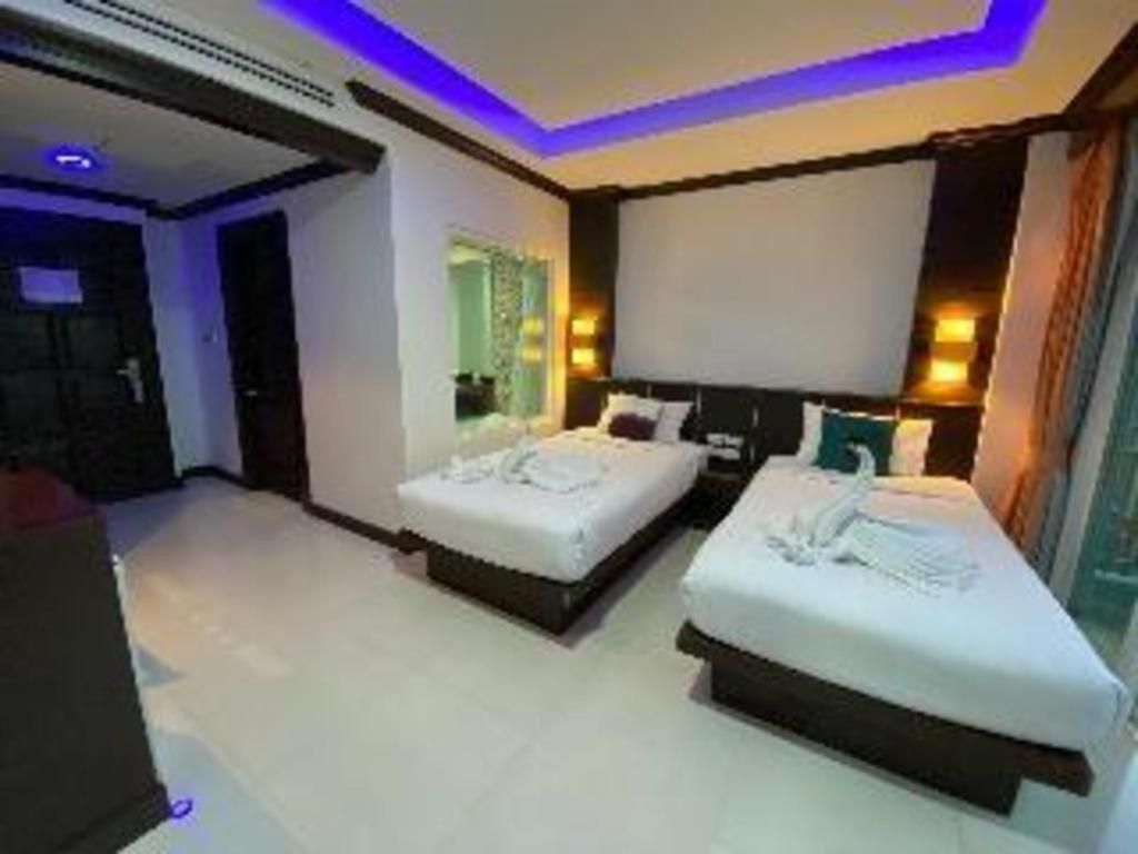 Azure Bangla Phuket Hotel Patong Exterior photo