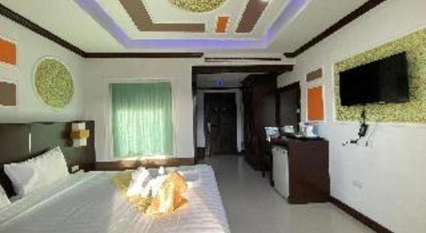 Azure Bangla Phuket Hotel Patong Exterior photo