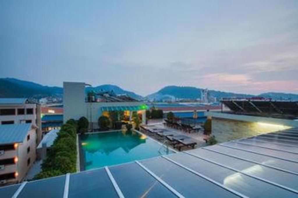 Azure Bangla Phuket Hotel Patong Exterior photo
